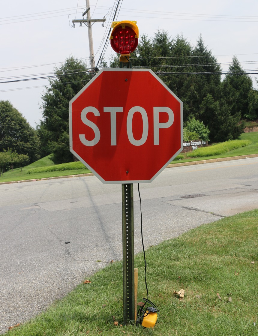 Red Solar Assist B Flasher w/Mounting Bracket, 15\u0027 Remote Battery Case \u0026 Two D-Cell Batteries